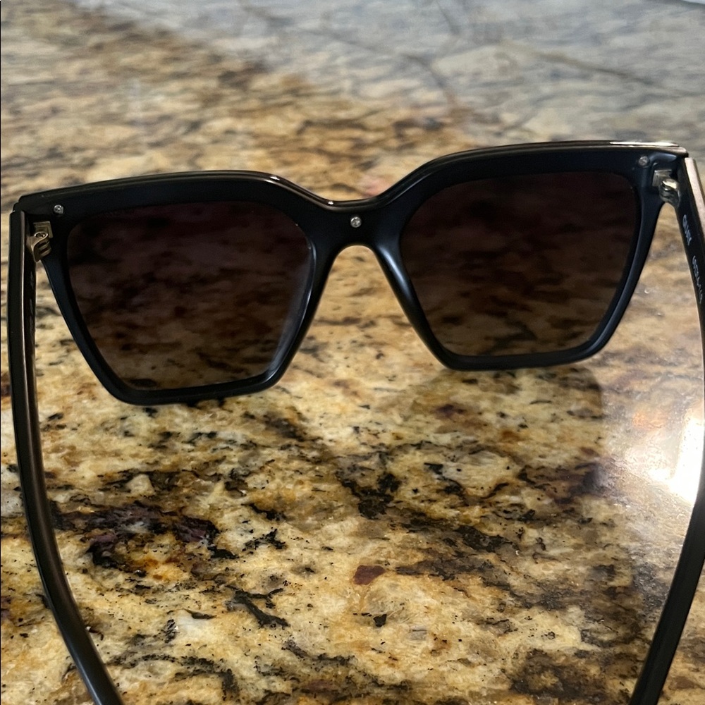 Quay Australia Level Up Black Polarized Sunglasses - Picture 3 of 4